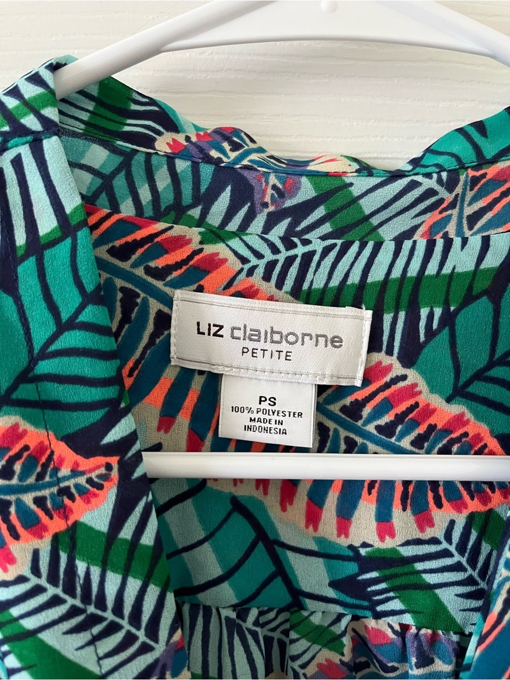 Liz Claiborne Teal Tropical Leaf Wrap Top - Picture 6 of 7